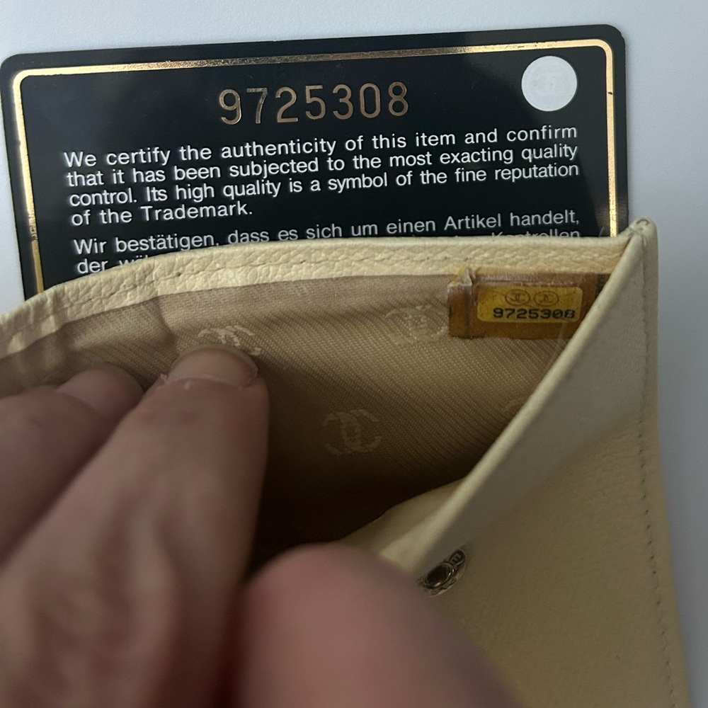 GUC CHANEL Butter Yellow Trifold Compact Wallet - Picture 6 of 7